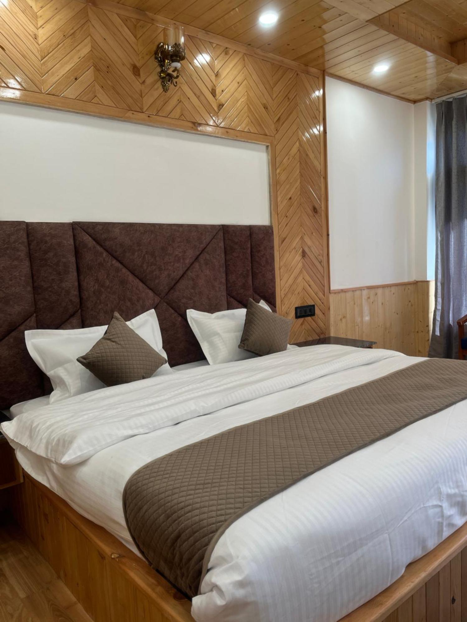 Hotel Mountain Blue Manali (Himachal Pradesh)