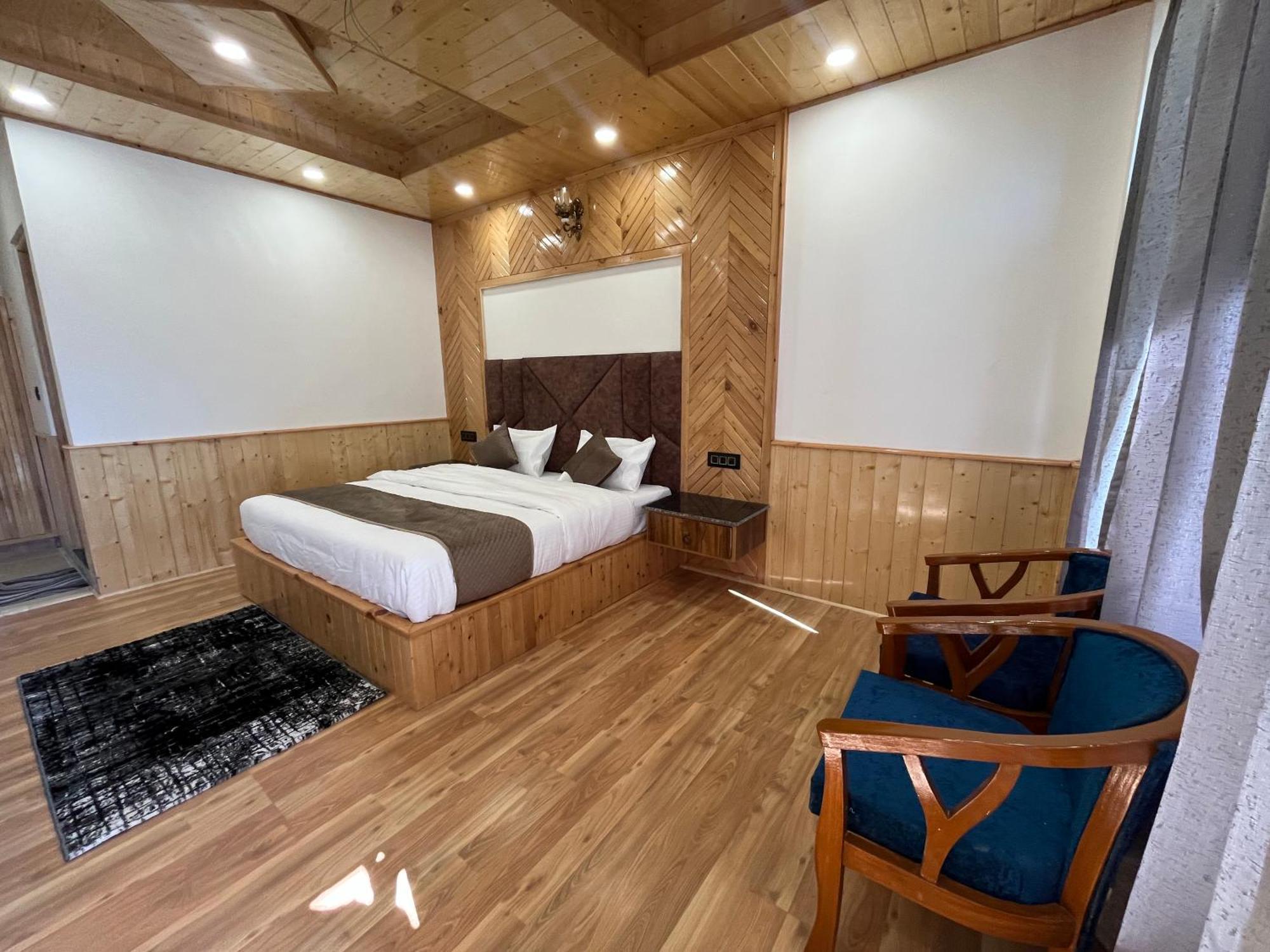 Hotel Mountain Blue Manali (Himachal Pradesh)