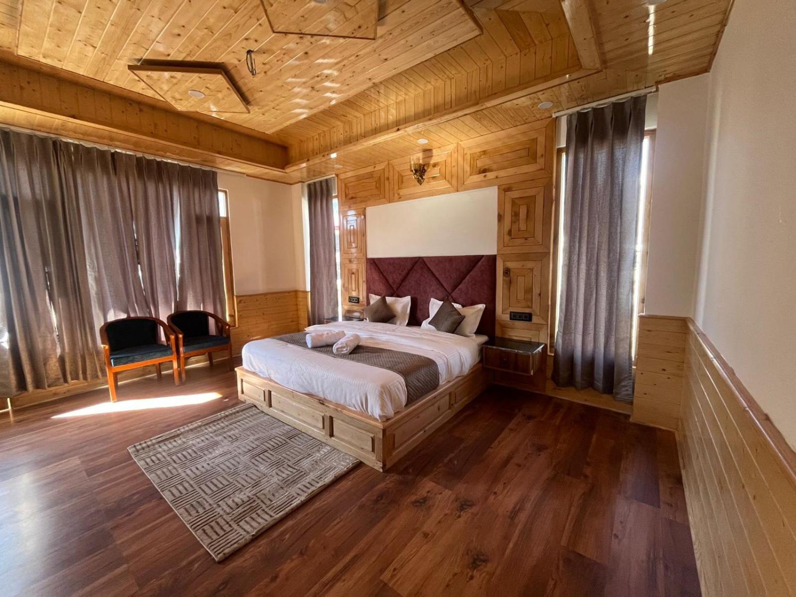 Mountain Blue Hotel