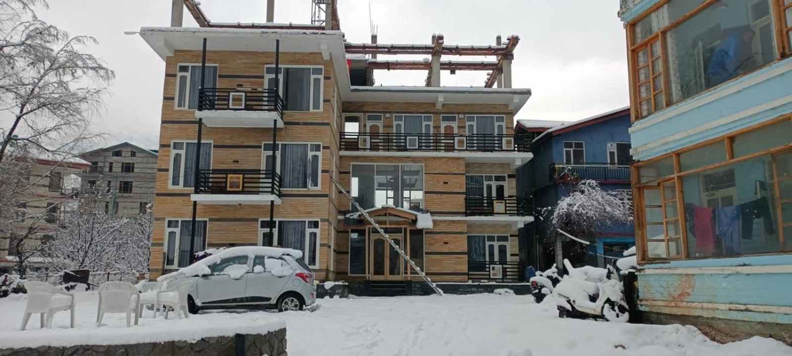 Hotel Mountain Blue Manali (Himachal Pradesh)