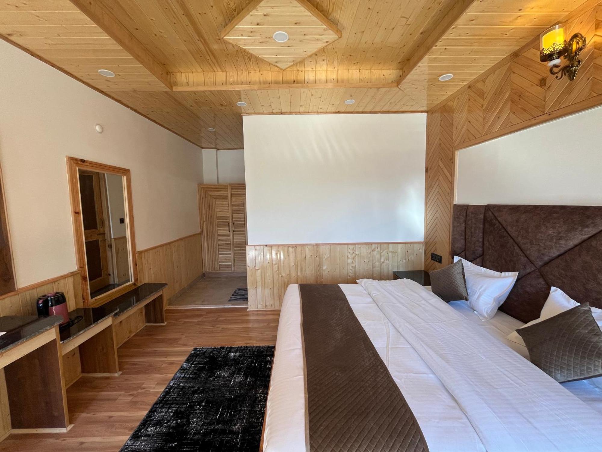 Mountain Blue Hotel 4*